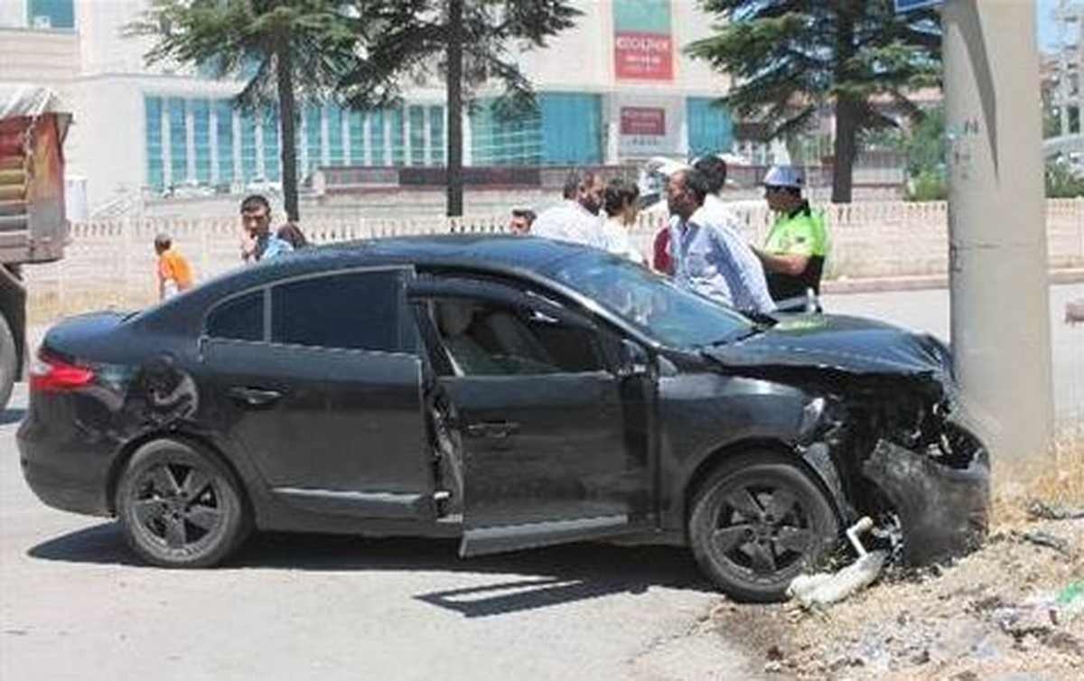 Elazığ\'da Trafik Kazası: 3 Yaralı
