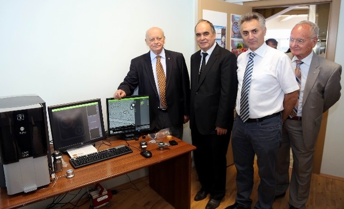 Elektron Mikroskobu Sanayinin Hizmetinde