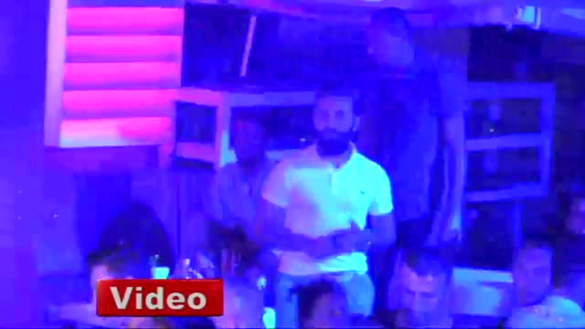 Emre Çolak, Ece Seçkin\'le Görüntülendi