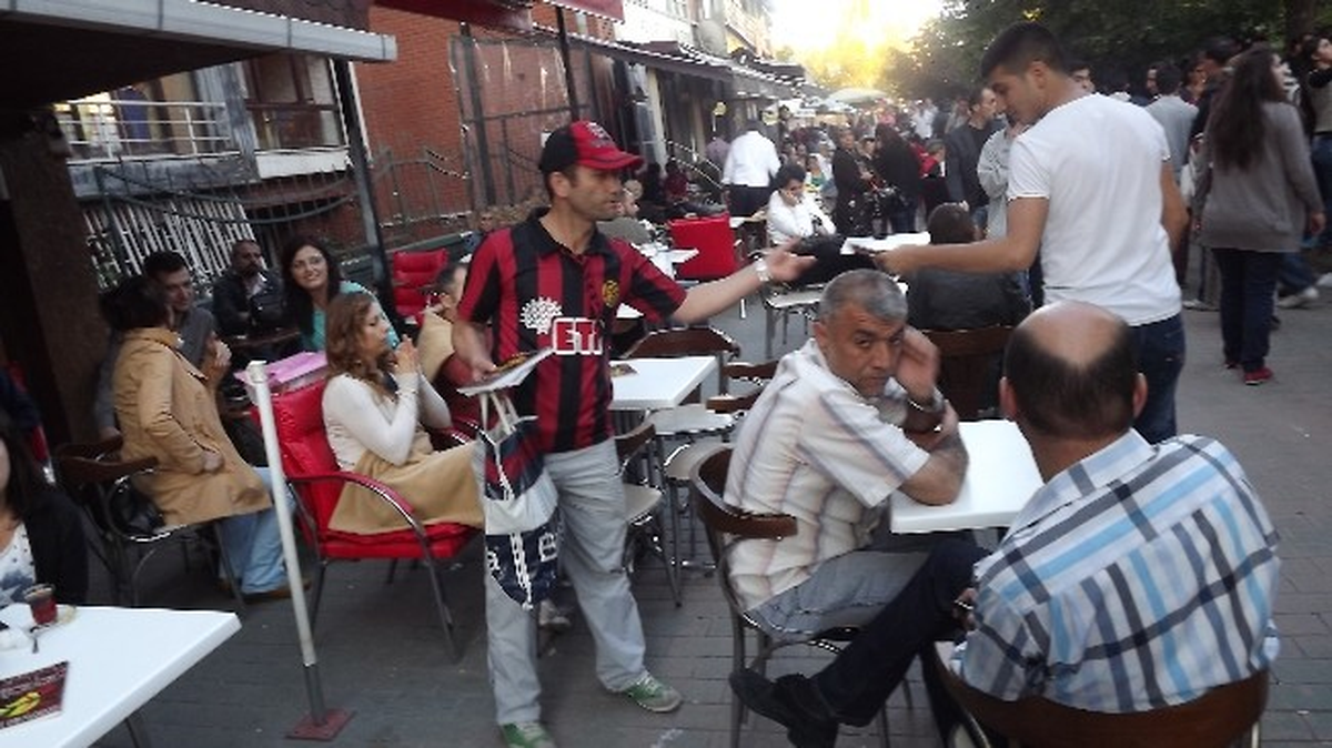 Es-Es\'li Şairden Taraftara Bedava Şiir Kitabı