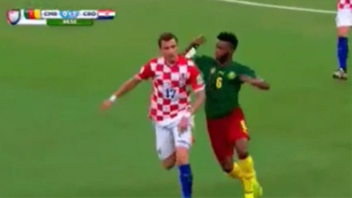 Fıfa, Alex Song\'a Üç Maç Ceza Verdi