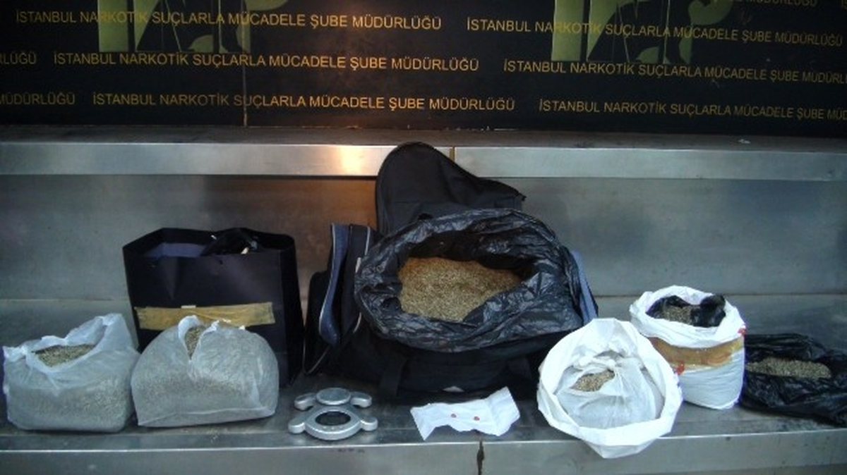 Gençleri Hedef Alan \'Hitler Eroini\'ne Polis Baskını