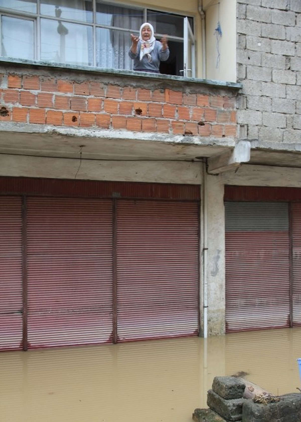 Giresun\'un Bulancak İlçesinde Sağanak Yağışın Verdiği Zarar Gün Işıyınca Ortaya Çıktı