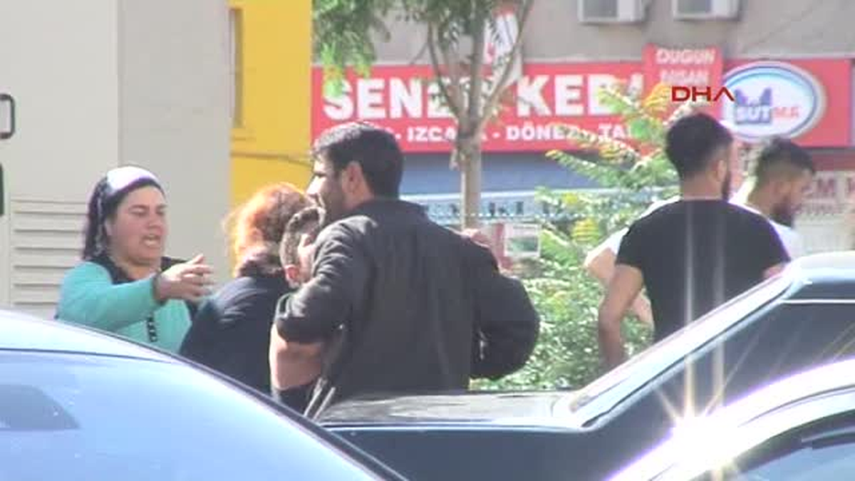 Kadınlardan Hastanede Ölen Yakınlarına Gözyaşı