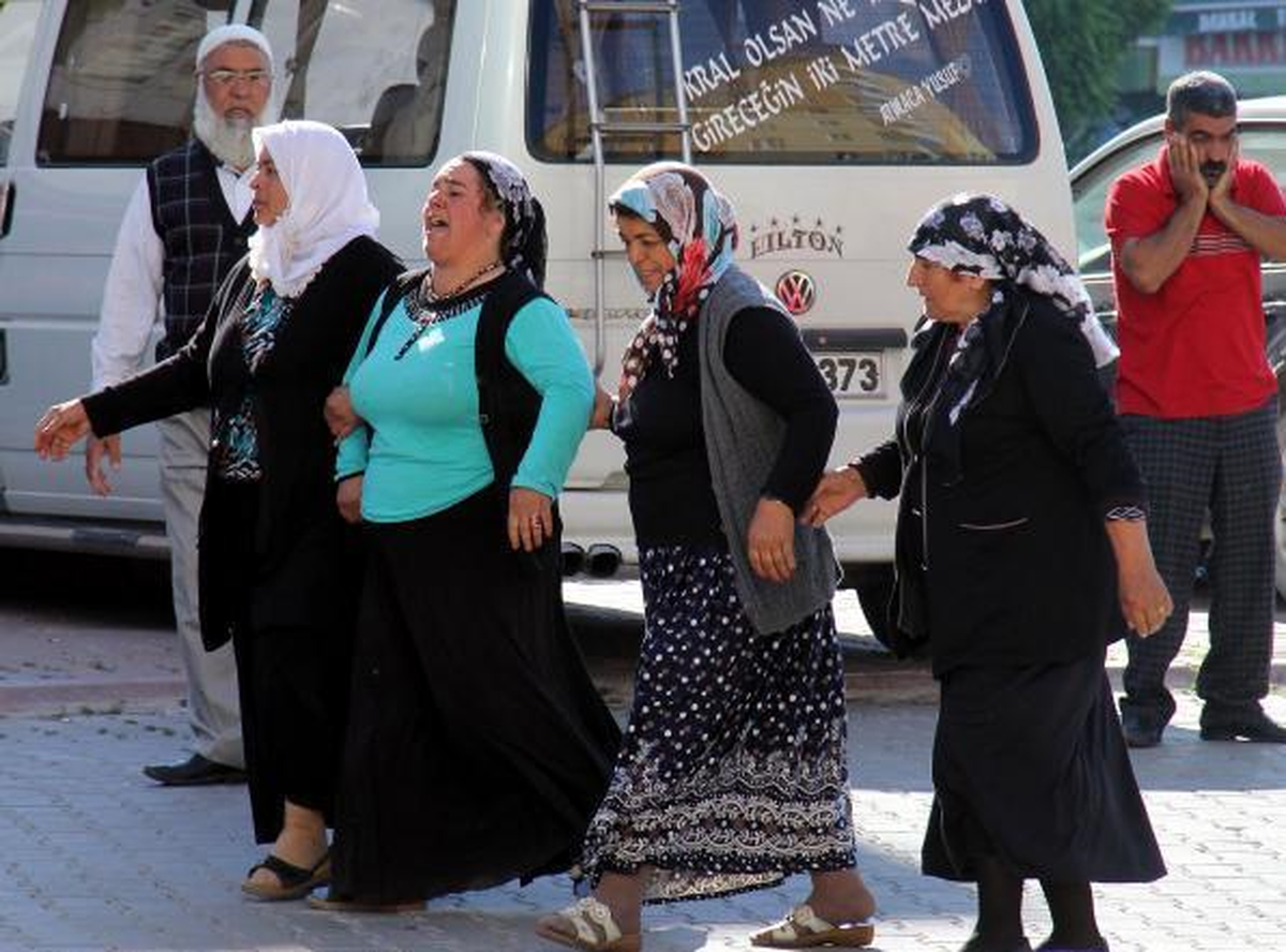 Kadınlardan Hastanede Ölen Yakınlarına Gözyaşı