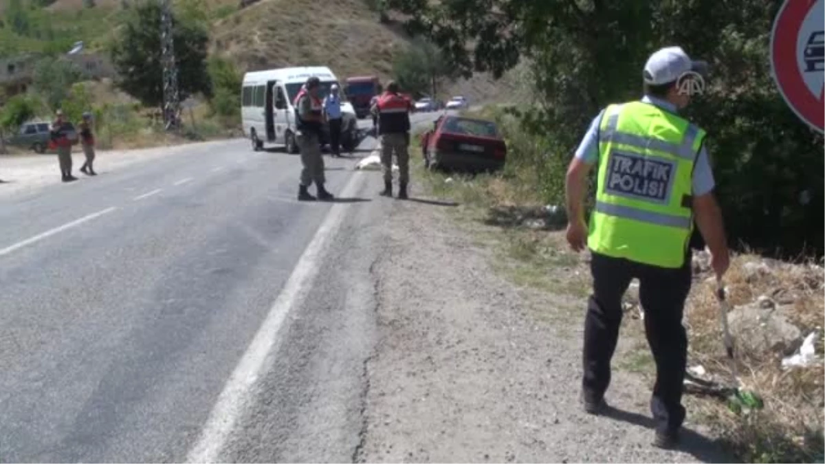 Kahramanmaraş\'ta otomobille minibüs çarpıştı: 1 ölü, 5 yaralı