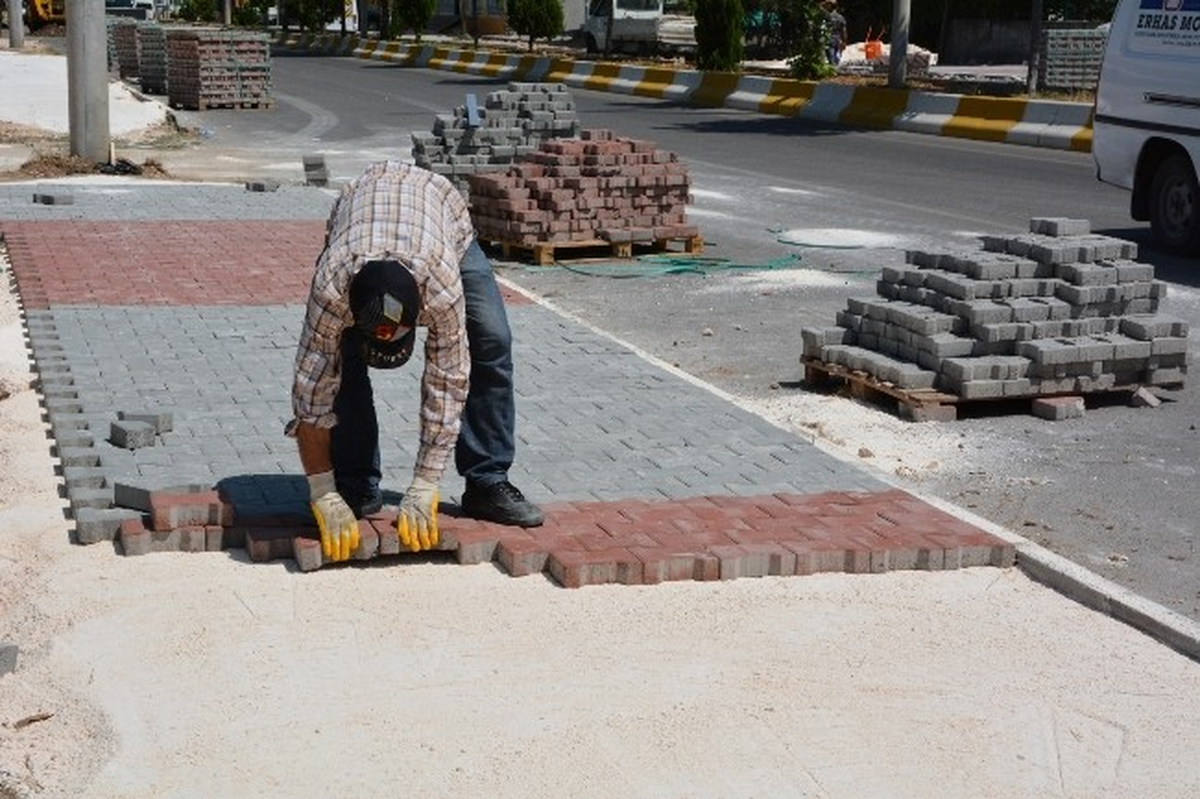 Karapınar Caddesi\'nde Kaldırım Çalışması