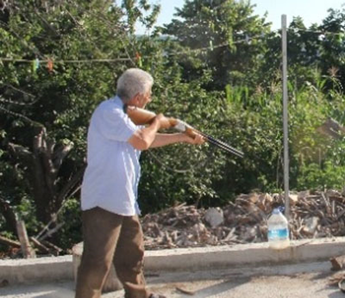 Köylülerden Tüfekle Yılan Nöbeti