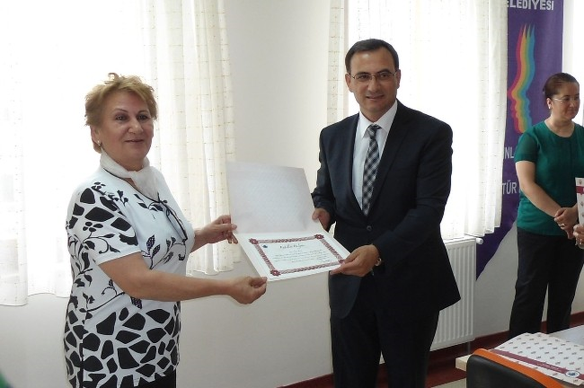 Menopoz Okulu Öğrencileri Sertifikalarını Aldı