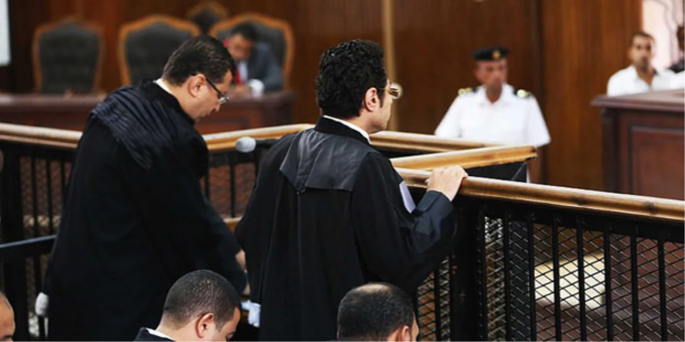 Mısır\'da Gazetecilerin Yargılanması
