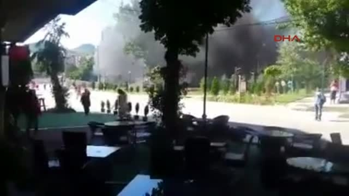 Mitroviça\'da Yeni Barikat Kurulmasını Protesto Eden Gruba Müdahale