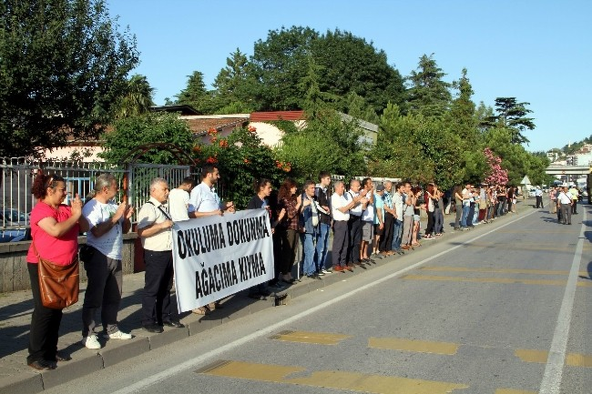 Okul Önünde Eylem Devam Ediyor