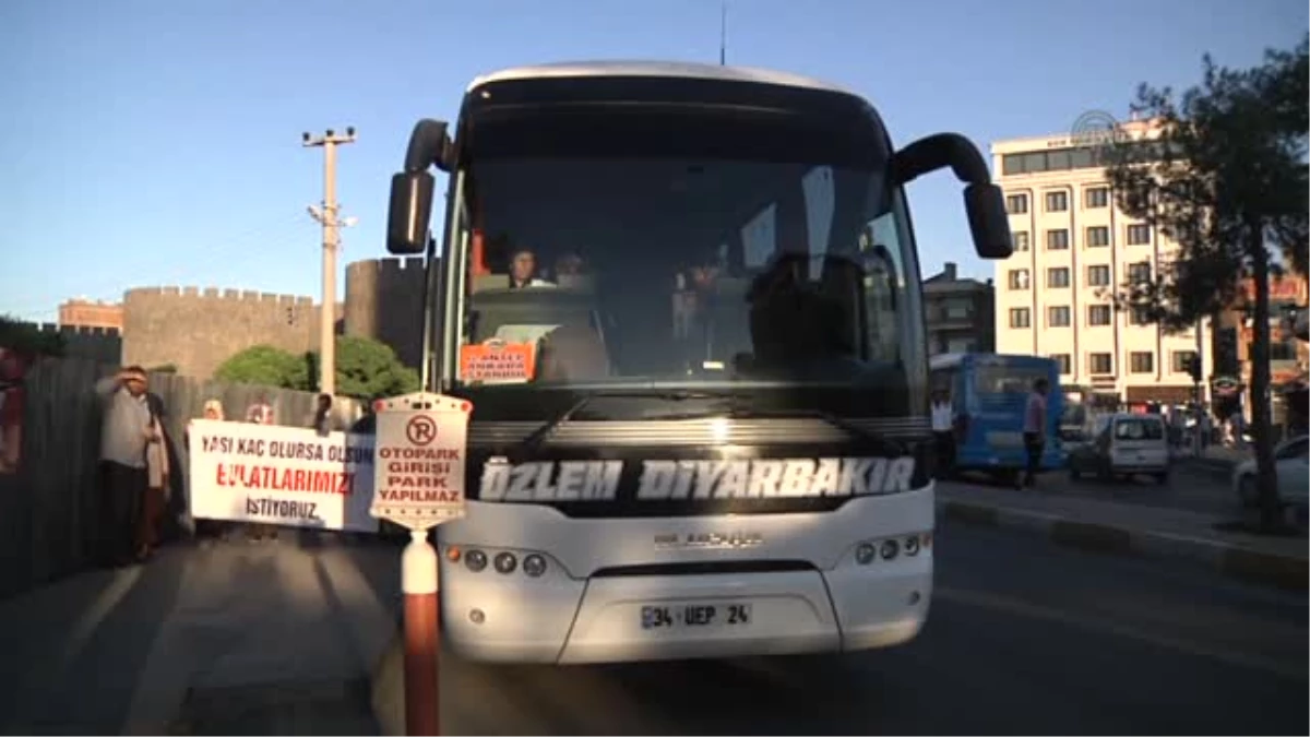 Aileler, Ankara\'ya Gitmek Üzere Diyarbakır\'dan Ayrıldı