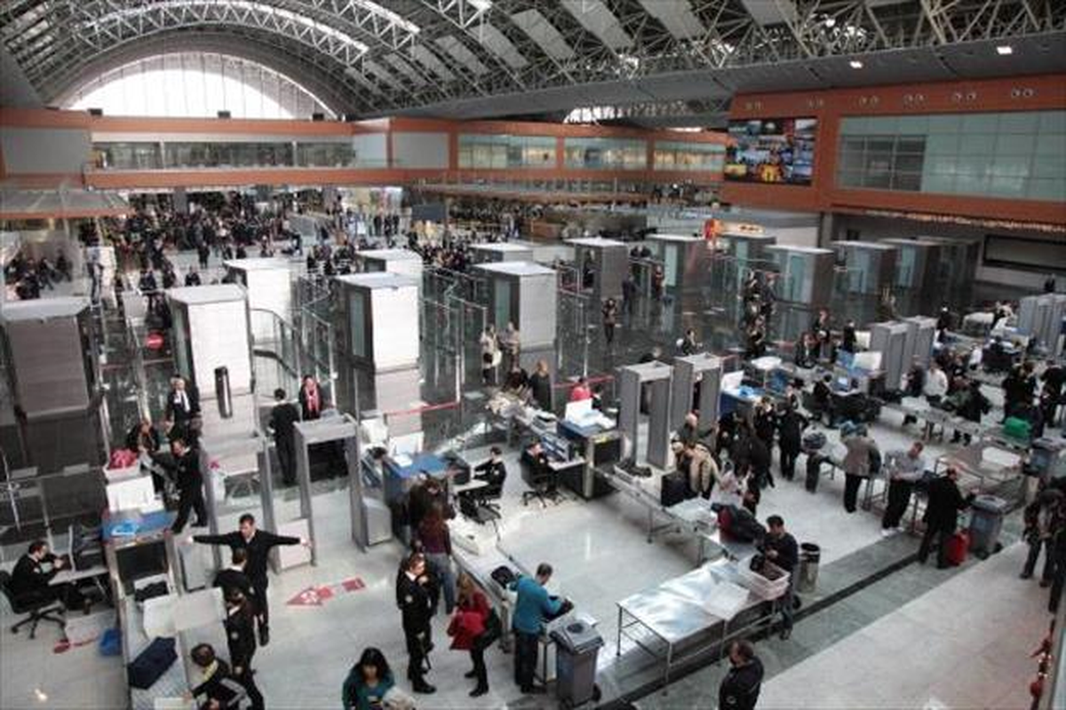 Sabiha Gökçen\'de 2014\'ün İlk Yolcu Rekoru Kırıldı