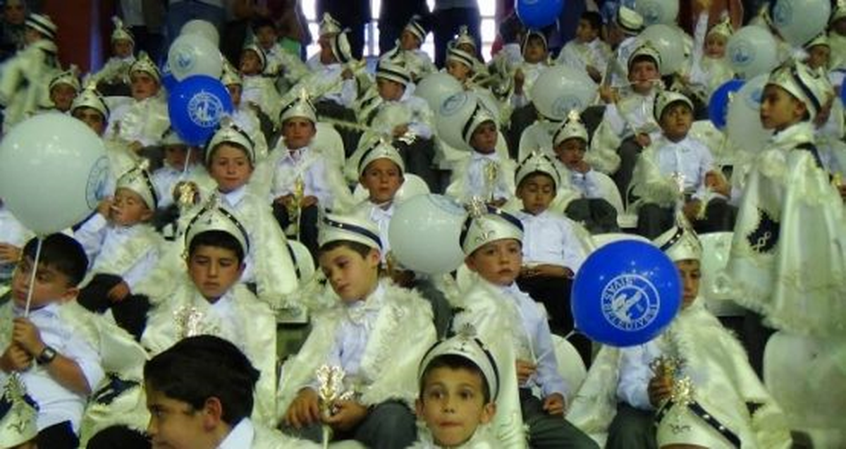 Şanlıurfa\'da 80 Çocuk Erkekliğe İlk Adımı Attı