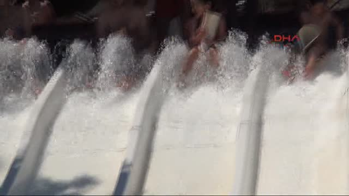 Sıcaktan Bunalanlar Deniz, Havuz ve Su Parklarına Koştu