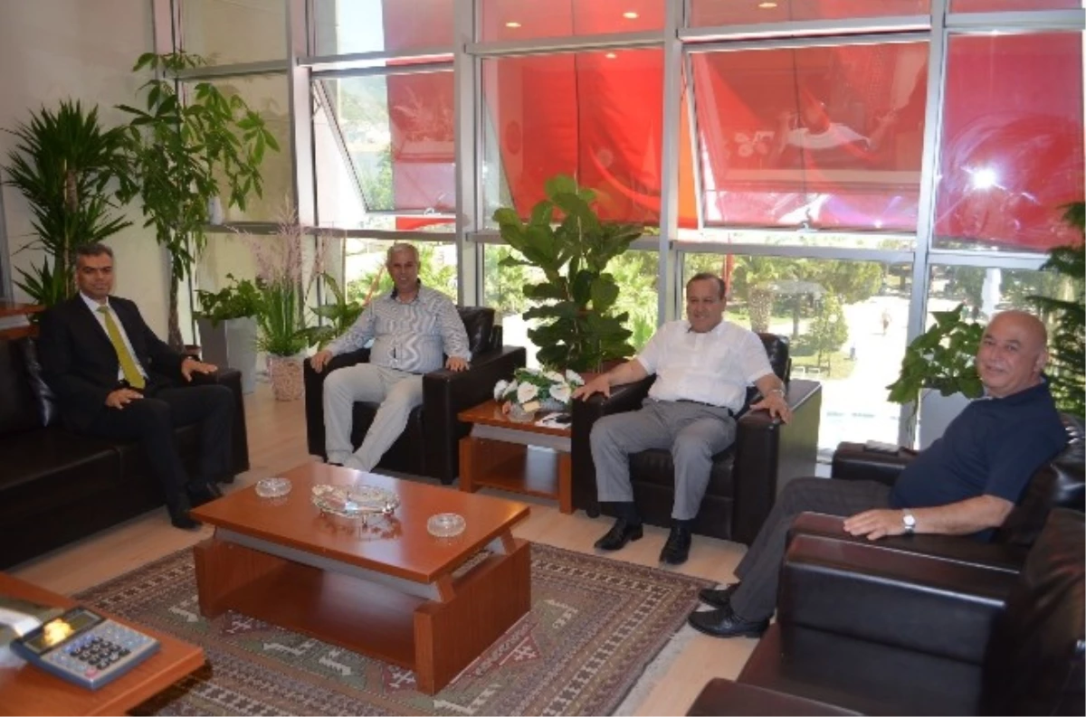 Söke Cumhuriyet Başsavcısı Ayhan Önder\'den Başkan Toyran\'a Veda Ziyareti