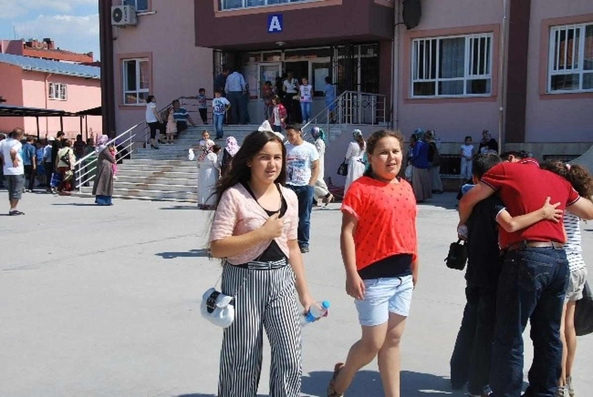 Soruları Zor ve Zamanı Yetersiz Bulan Bazı Öğrenciler Gözyaşlarını Tutamadı