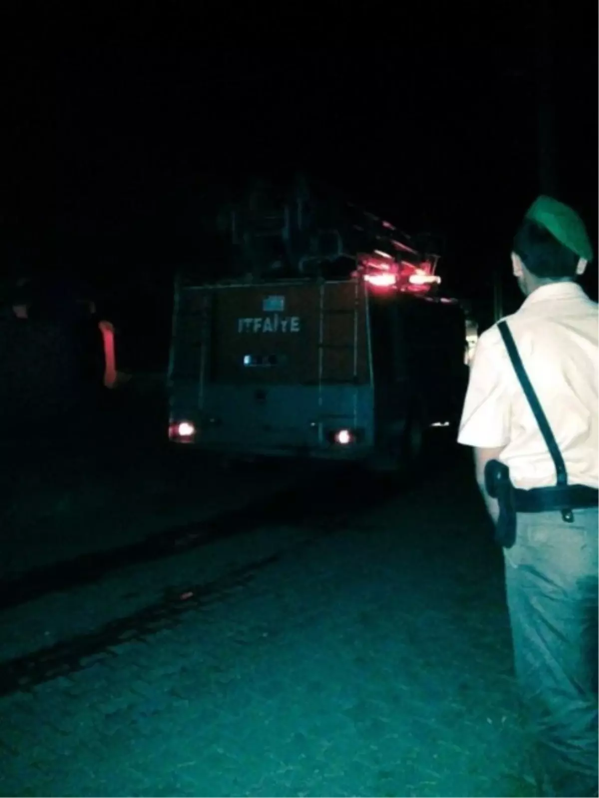 Uşak\'ta Çıkan Yangında 2 Ev Kül Oldu