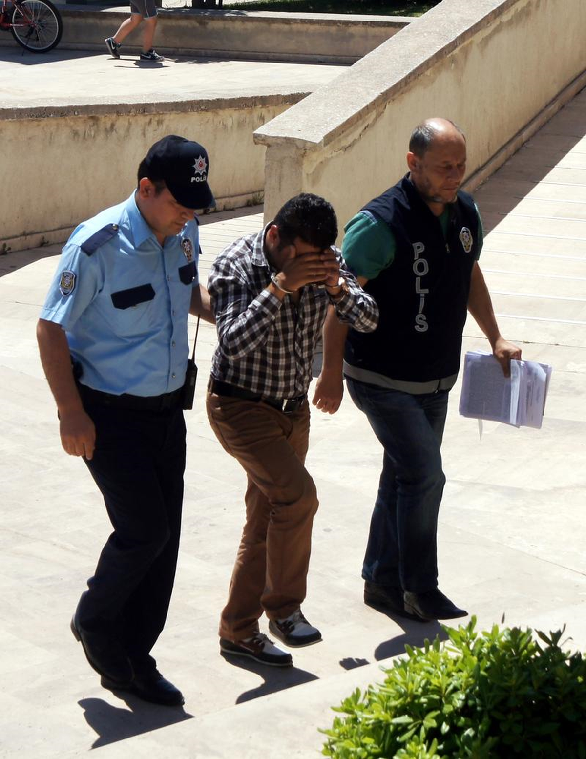 Yardım Etme Bahanesiyle Turistlerin Parasını Çaldılar