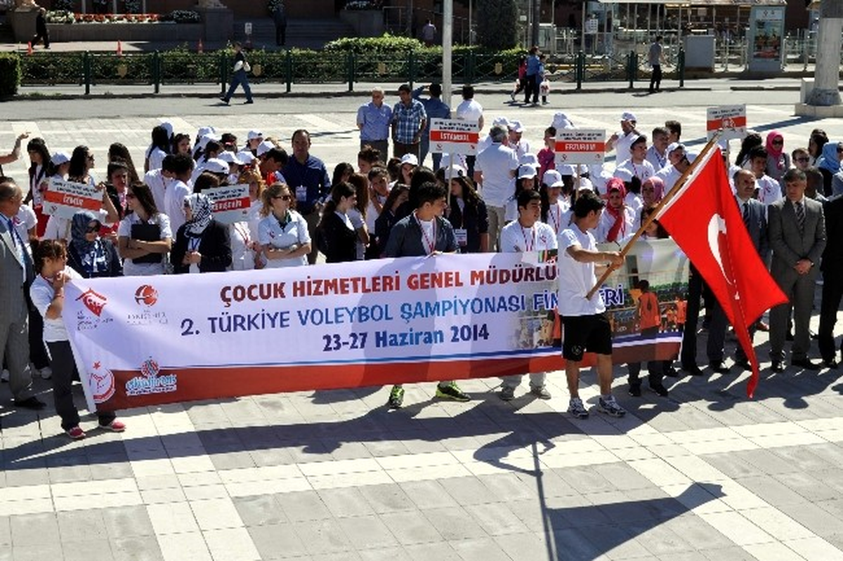 Yetiştirme Yurtları Arasında Düzenlenen "2\'nci Türkiye Voleybol Şampiyonası" Eskişehir\'de Başladı