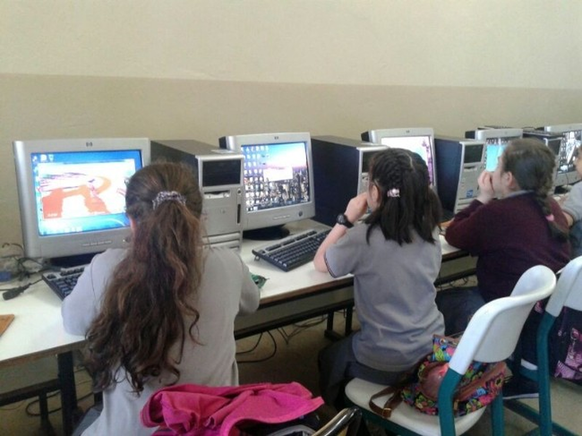 Yıldız Teknik Üniversitesi\'nden "Haydi Kızlar Yazılıma" Projesi