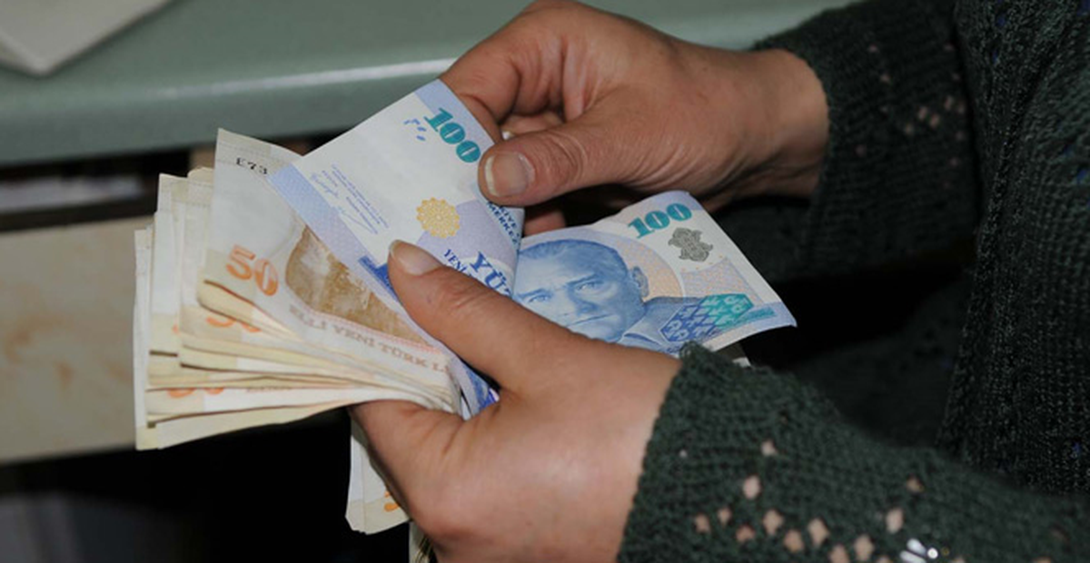 Yolda Bulduğu Parayı Polise Teslim Etti