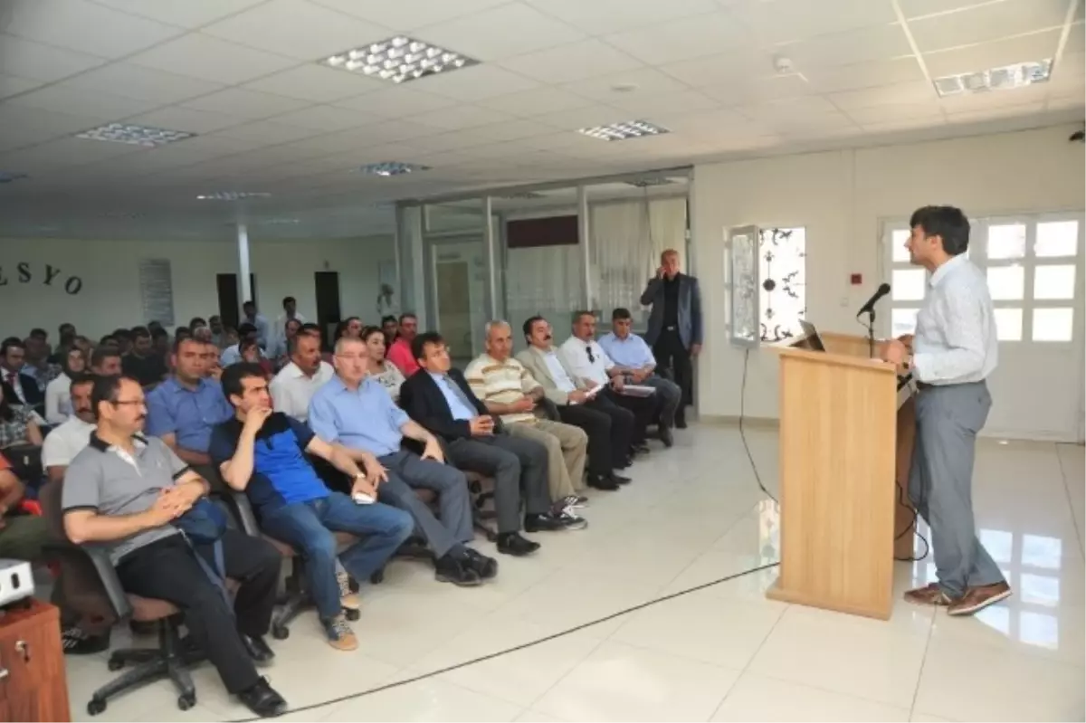 Yyü\'de Eğitim Yönetimi Bilgi Şöleni