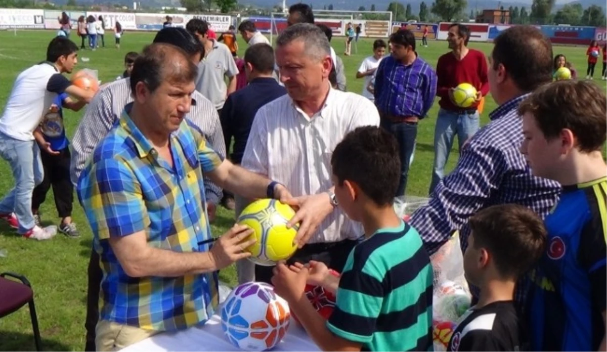 Zonguldak\'ta Futbol Topu İzdihamı