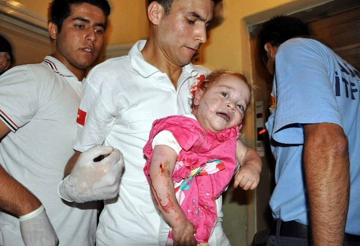 İki Yaşındaki Bebek Asansöre Sıkıştı