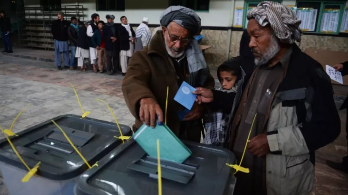 Afganistan\'da Seçim Krizi Her Geçen Gün Büyüyor