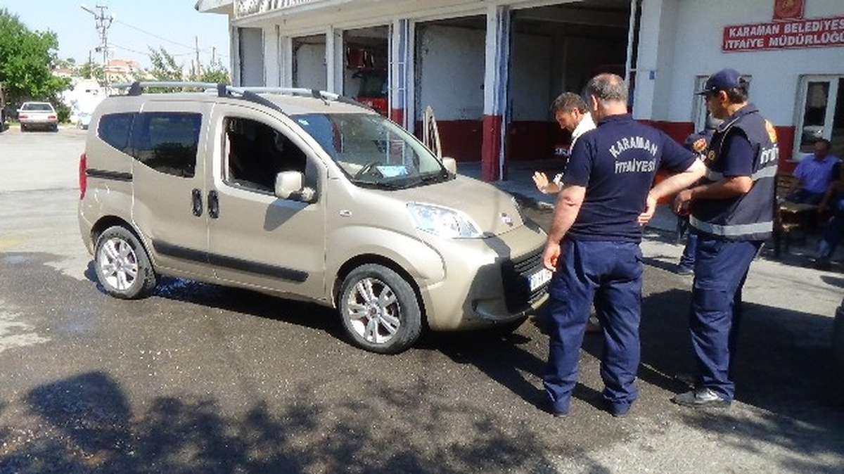 Aracına Yılan Giren Vatandaş, Aracıyla İtfaiyeye Gitti