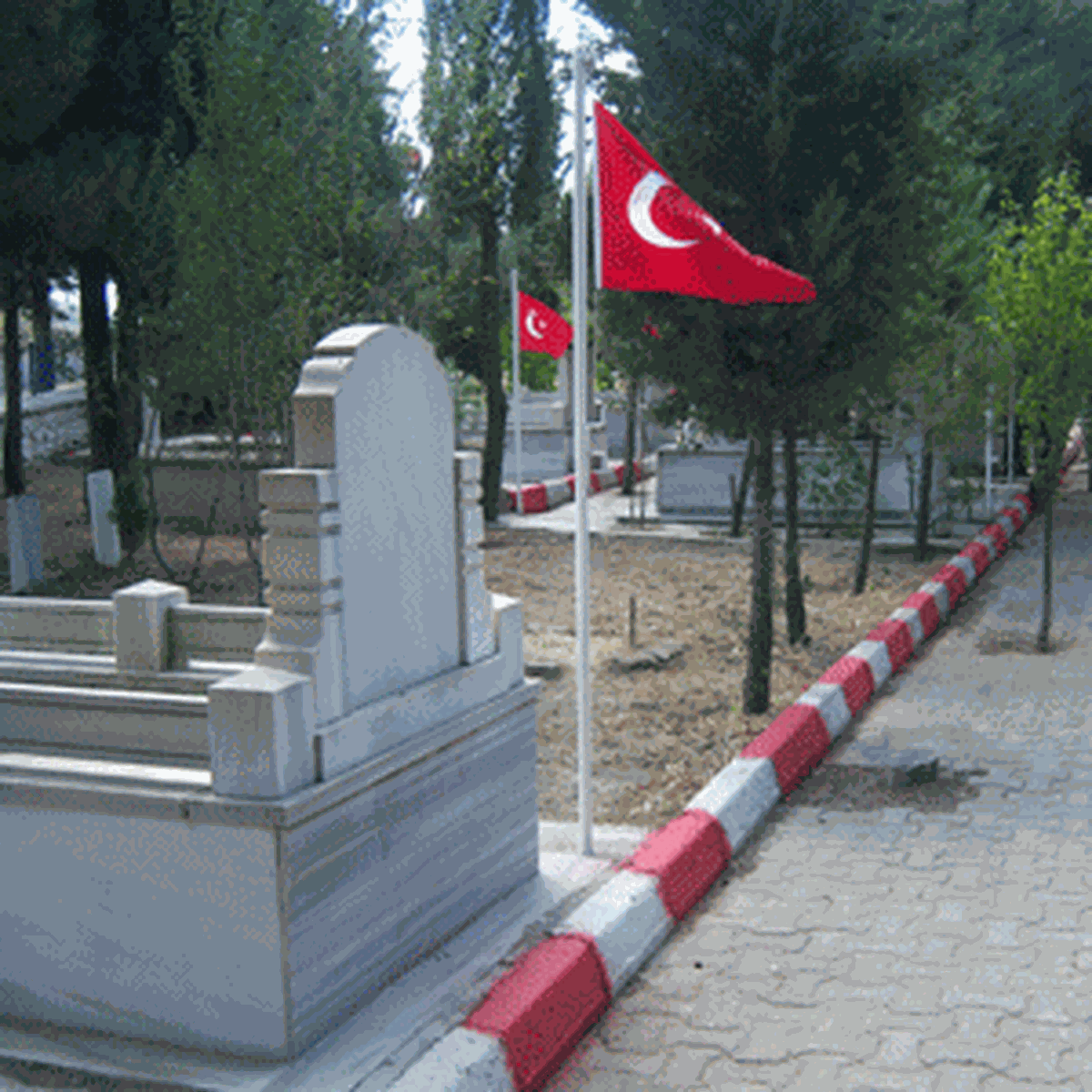 Ramazan Öncesi Mezarlıklar Temizlendi