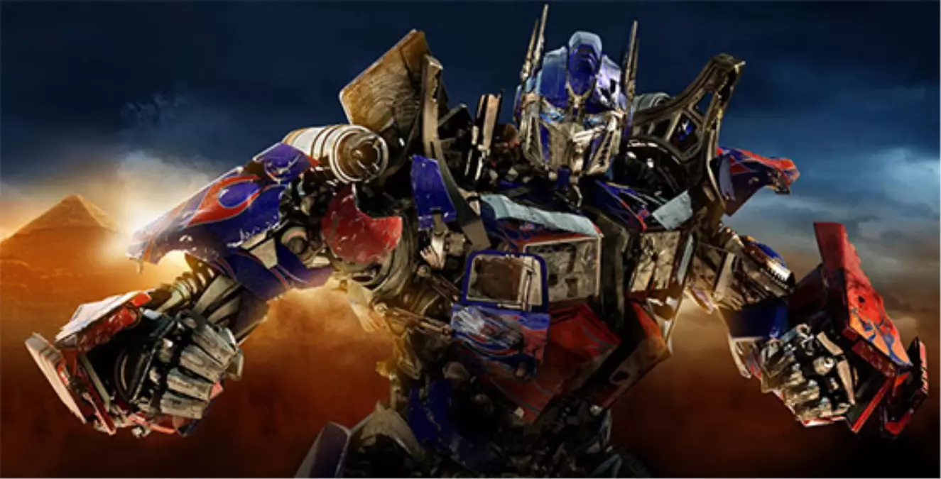 Autobotlar\'ın Efsanevi Lideri Optimus Prime İstanbul\'a Hayran Kaldı