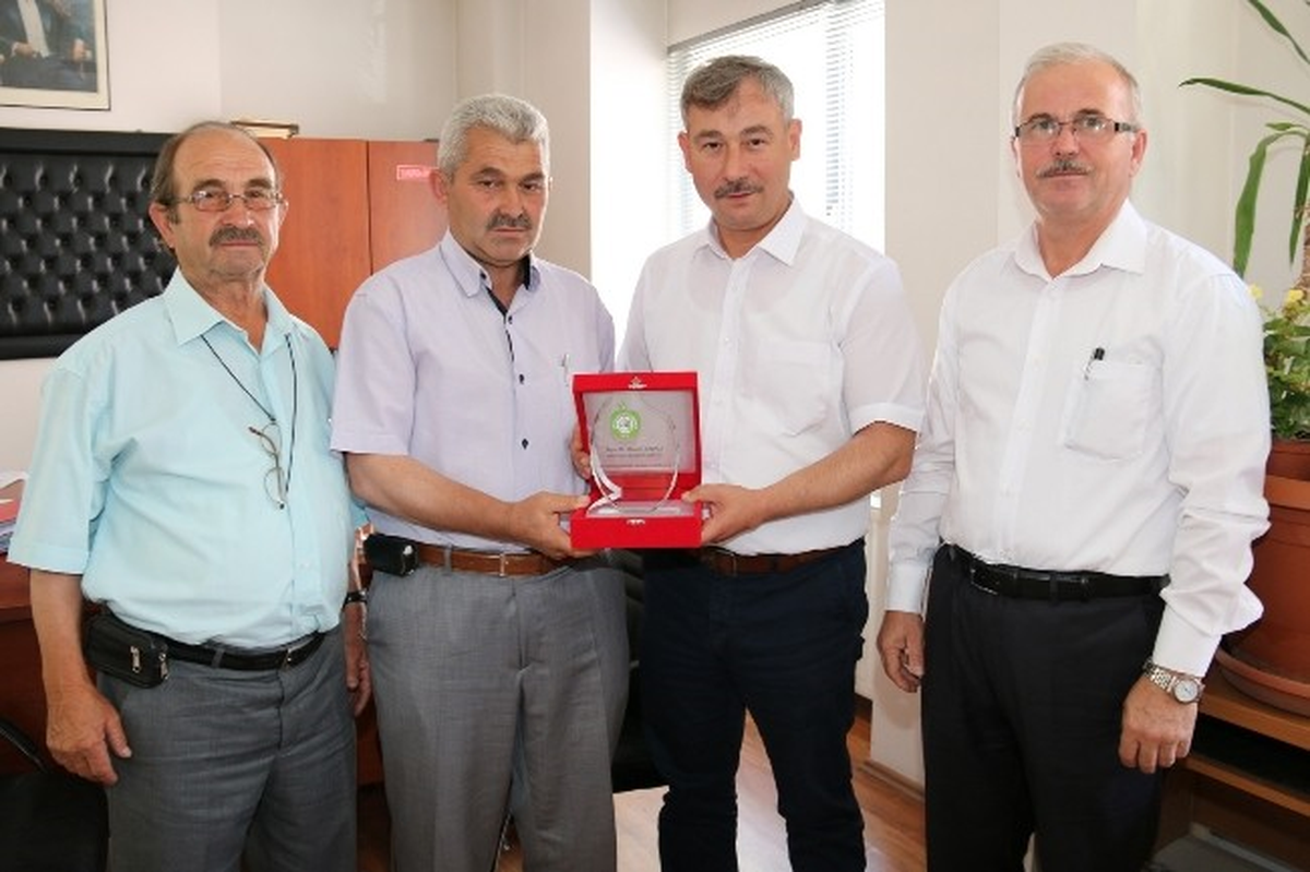 Bardakçılılardan Başkan Yaralı\'ya Plaket