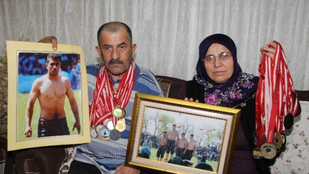 Başpehlivan Fatih Atlı'nın Baba Evinde Büyük Sevinç