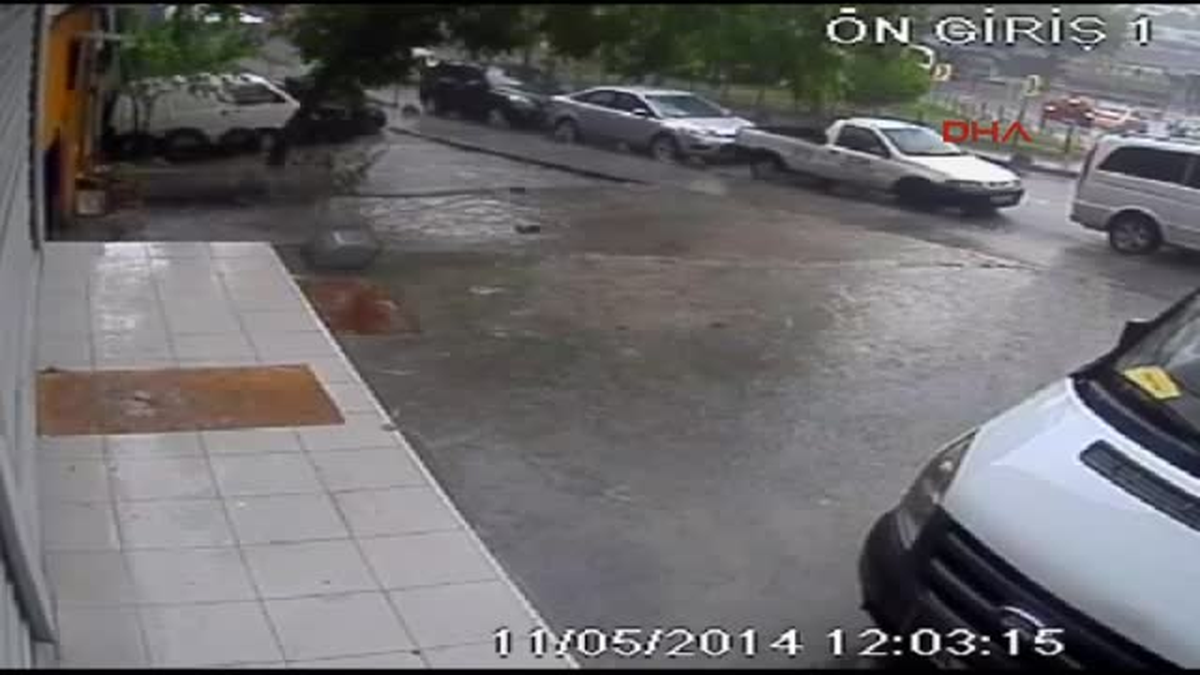 Bayrampaşa\'da Kapkaça Uğrayan Kadın, İki Kişiyi Uzun Süre Kovaladı.