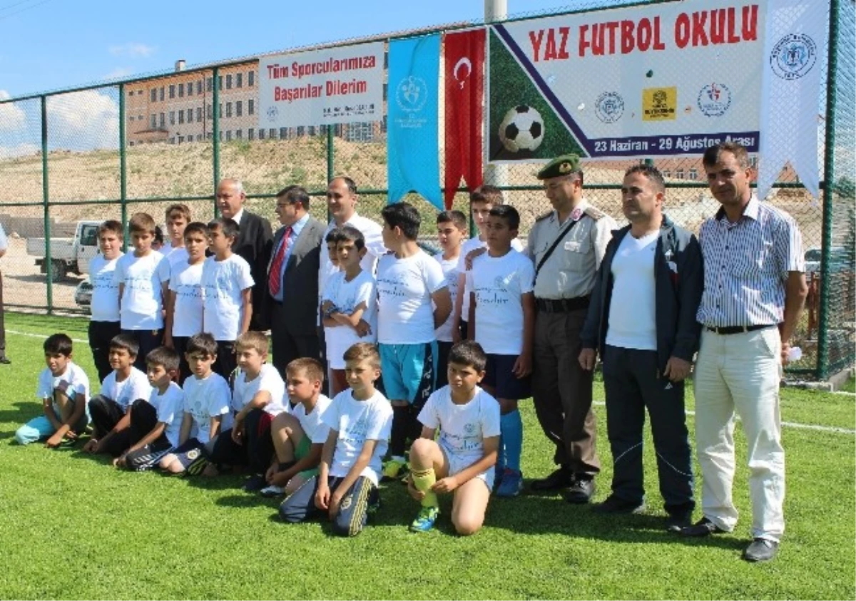 Beyşehir\'de Yaz Futbol Okulu Açılışı Yapıldı