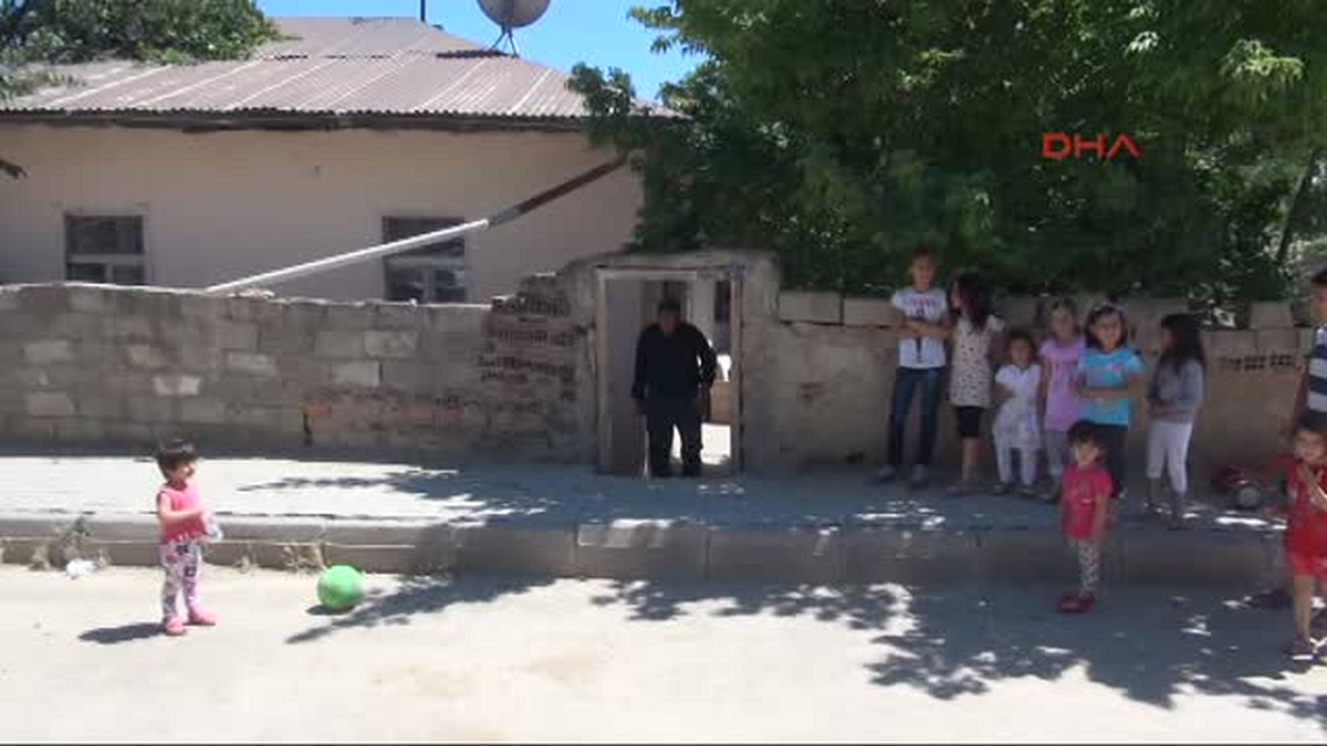 Boğazına Kaçan Sineği Öldürmek İçin Tarım İlacı İçti, Ölümün Kıyısından Döndü
