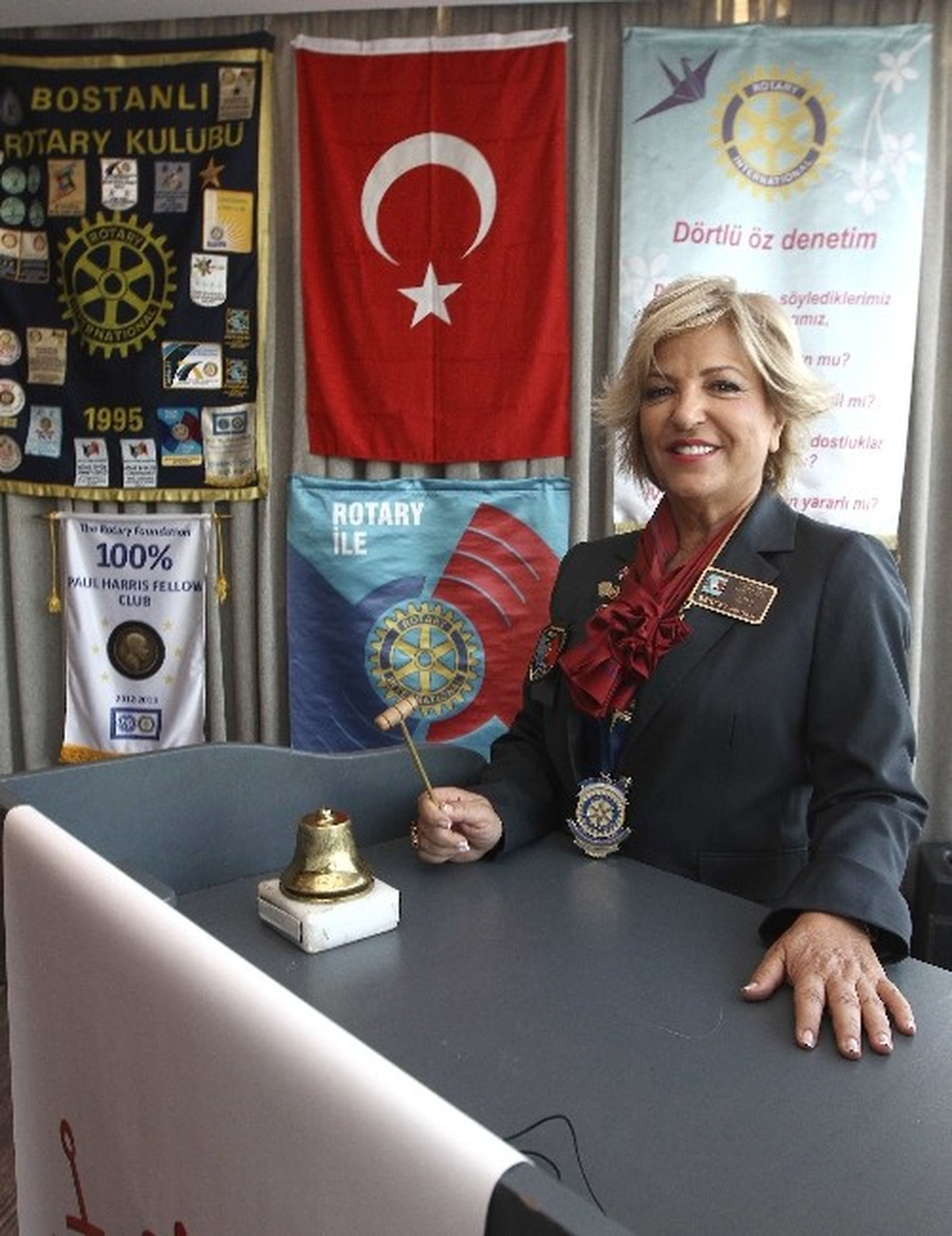 Bostanlı Rotary\'de Bayrak Değişimi