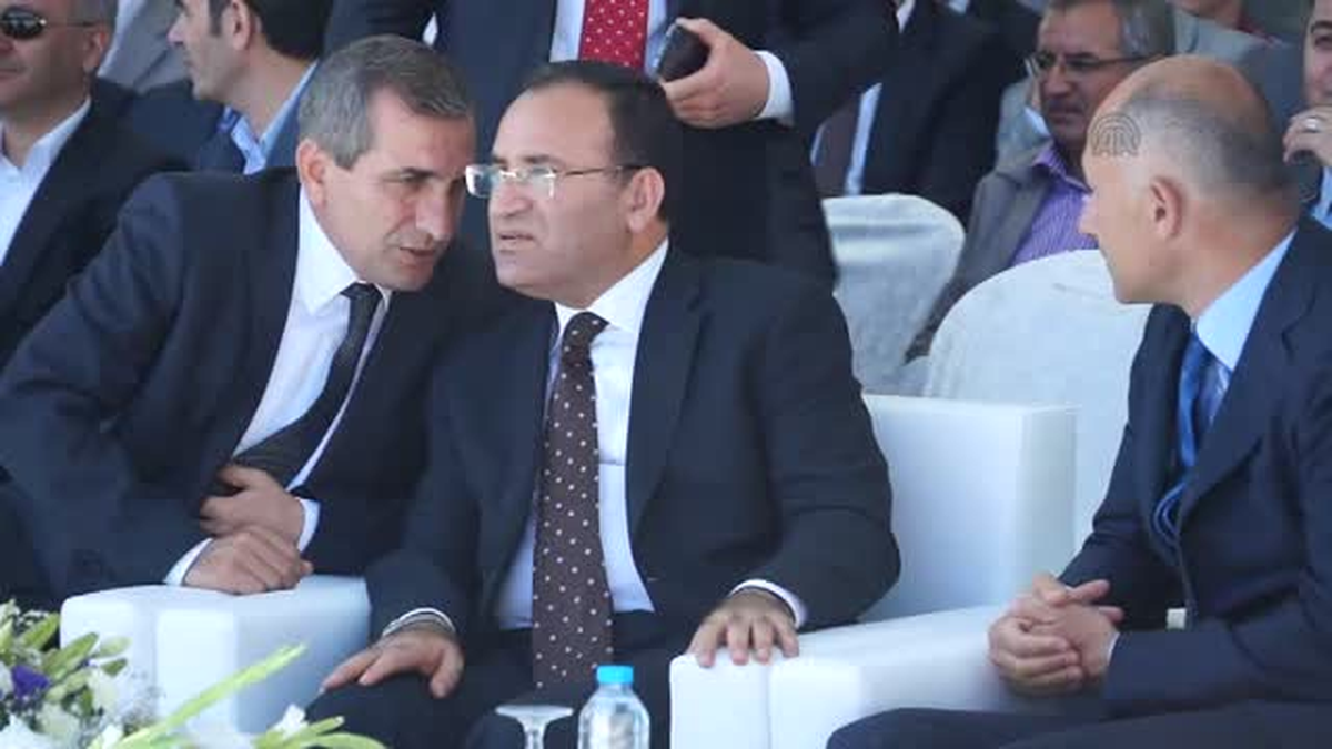 Bozdağ: "Türk milleti Google\'dan öğrendiği birine cumhurbaşkanı sıfatı vermez" -