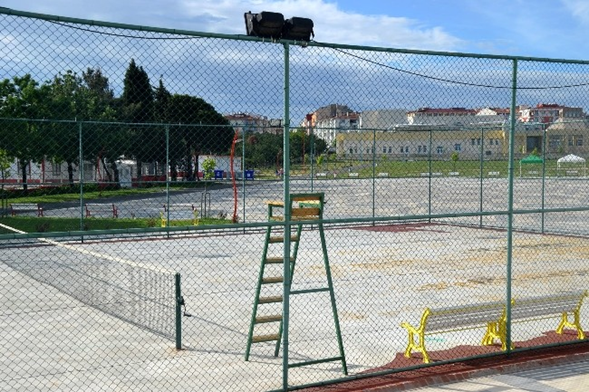 Çorlu\'da Tenis Kortları Onarılmayı Bekliyor