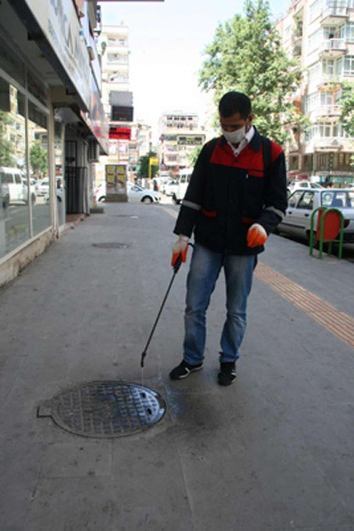 Diyarbakır\'da Rögar Girişleri İlaçlandı