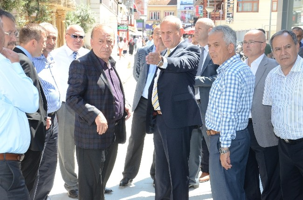 Düzce\'deki Kaldırım Taşları Kışa Hazırlanıyor