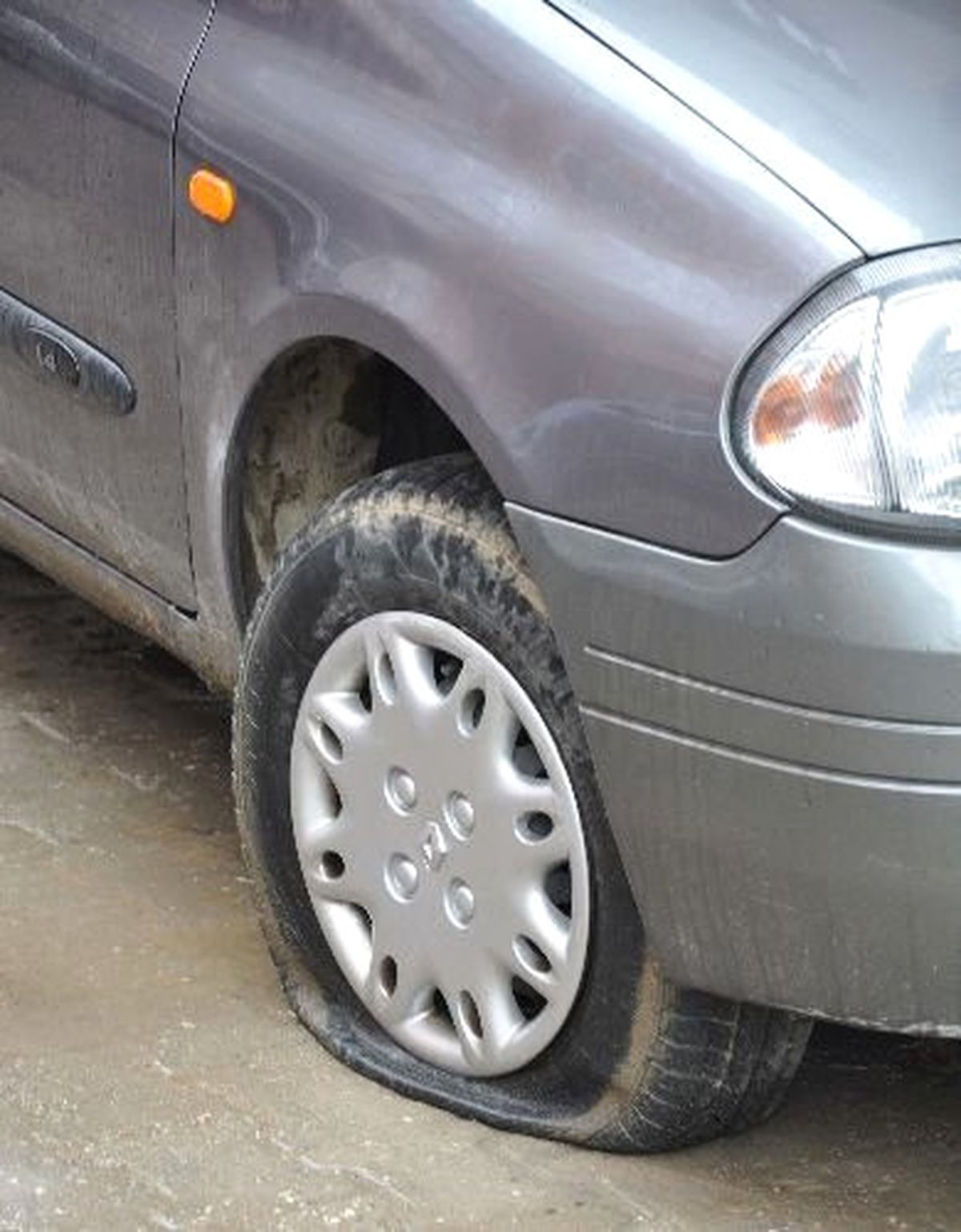 Erzurum\'da 7 Aracın 13 Lastiği Kesildi