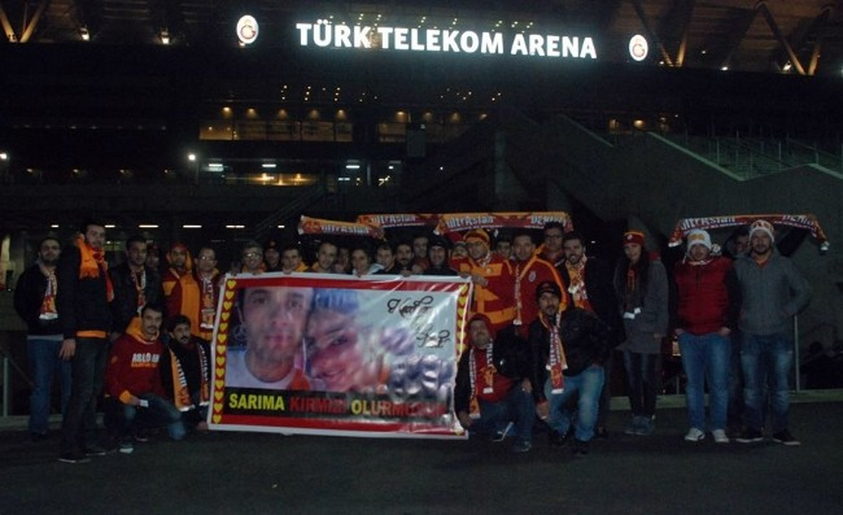 Fanatik Çiftten Sarı-Kırmızı Düğün