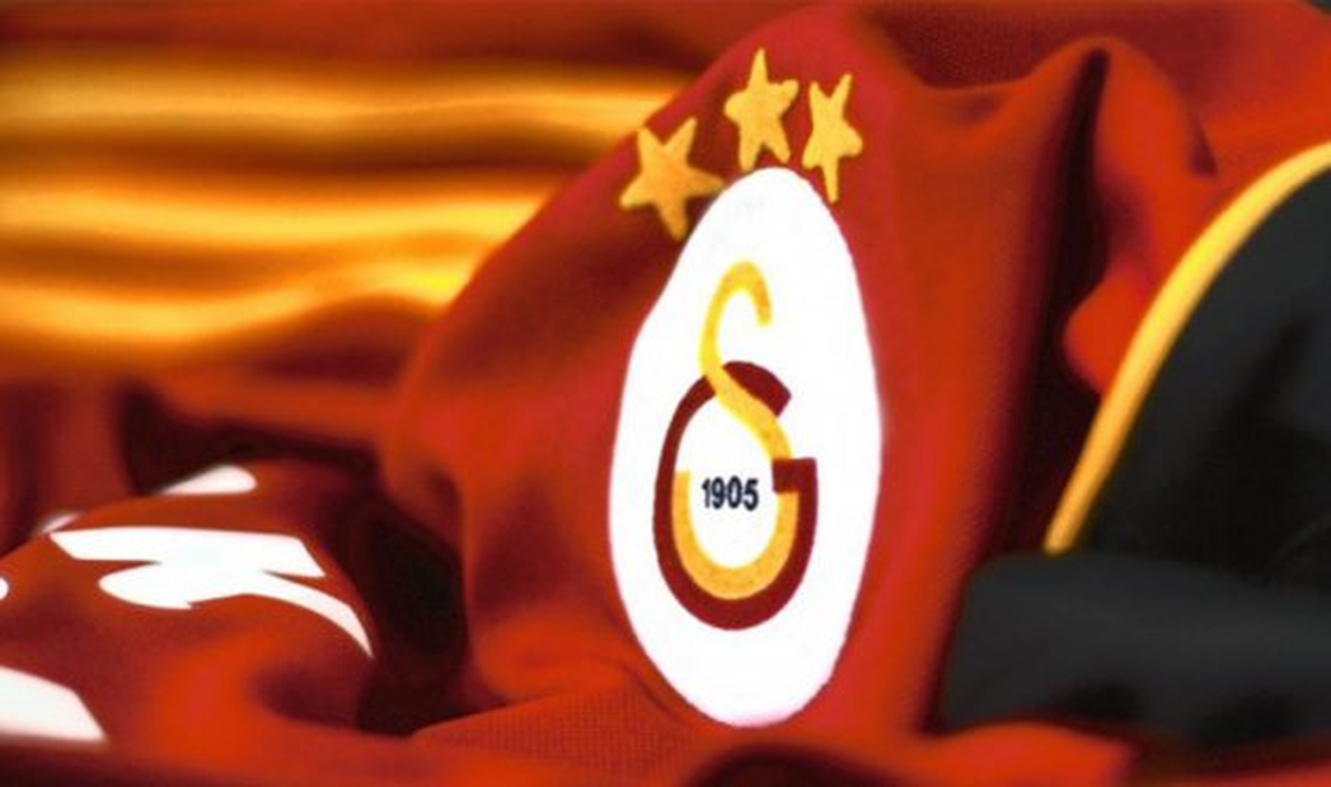 Galatasaray\'dan Tişört Hamlesi: Cim-Bom Başı Dik Yürür
