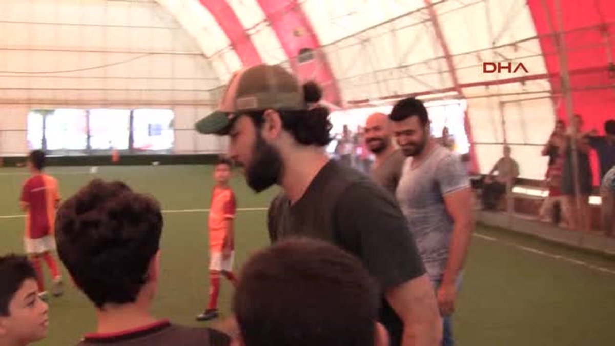 Galatasaraylı Selçuk\'a Pastalı Karşılama