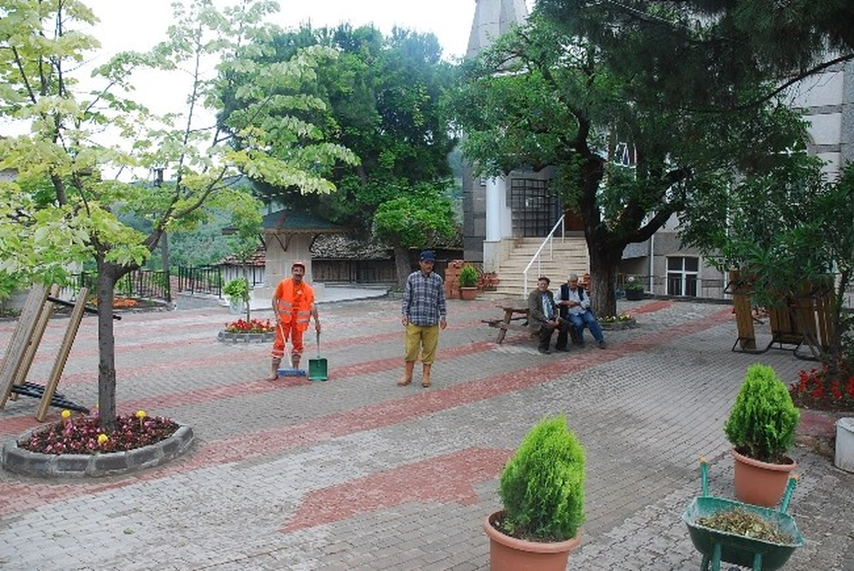 Gemlik Belediyesi\'nden Her Köye Bir Temizlik Görevlisi