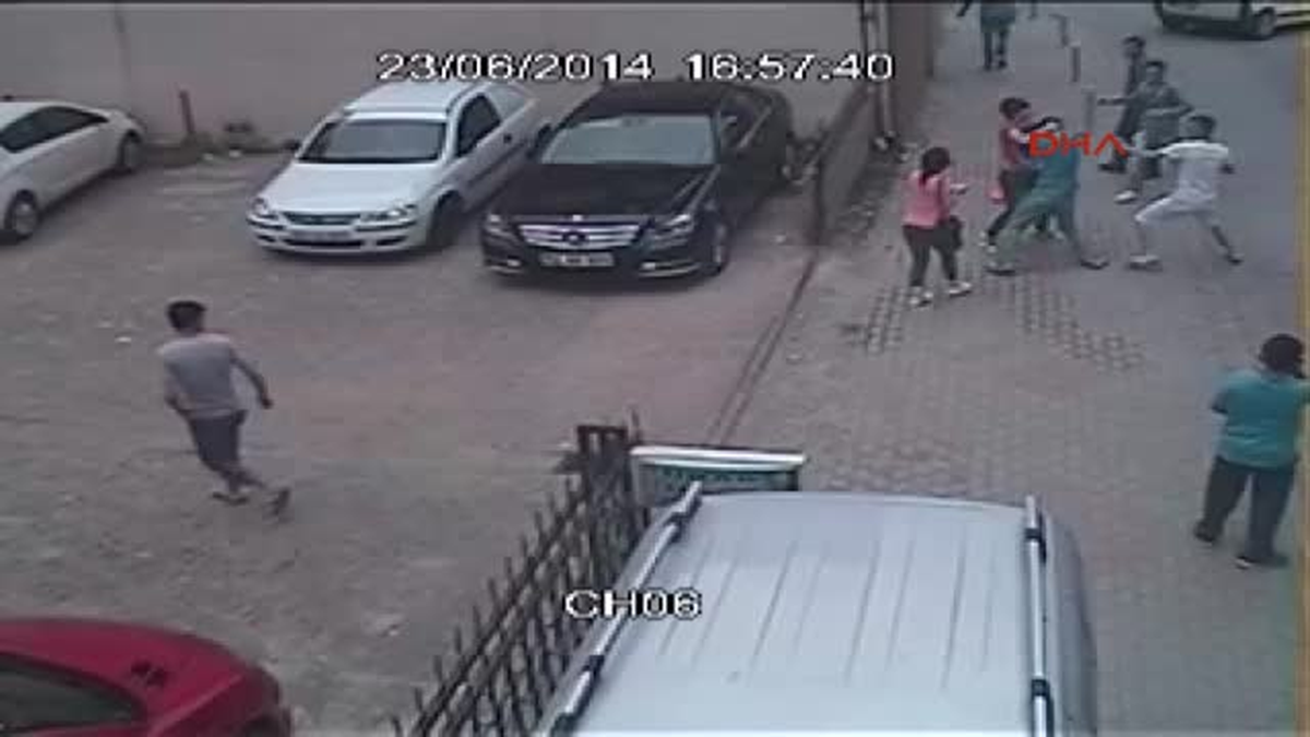 Gençlerin Bıçaklı Kavgası Kamerada